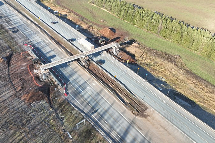 Начался монтаж пролетов надземных переходов на трассе М-7 Волга в Татарстане