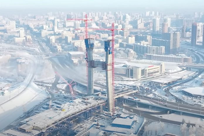 Более 1000 человек строят четвертый мост в Новосибирске