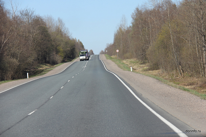 Дорогу от границы с Эстонией в Псковской области ремонтируют по нацпроекту