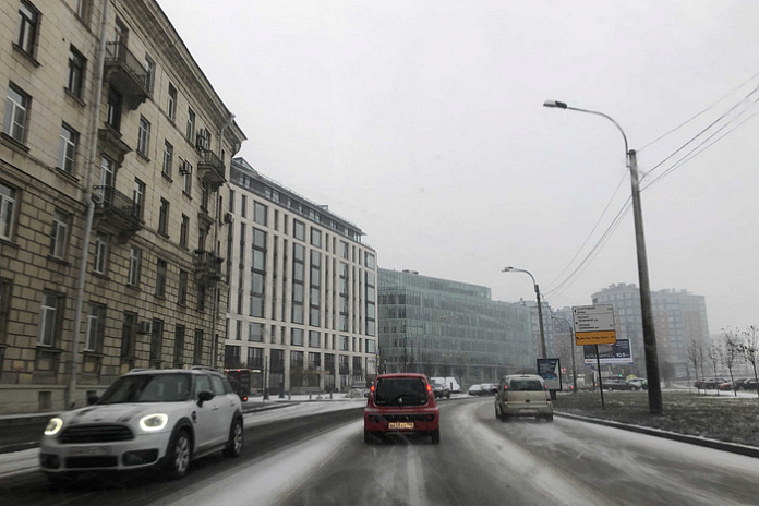 Петербург после сильной метели: утром на дорогах 7-балльные пробки