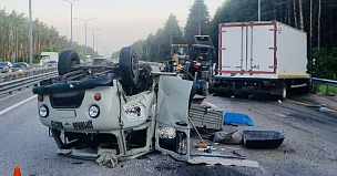 Грузовик, УАЗ и трактор попали в аварию на трассе М-4 Дон в Воронежской области