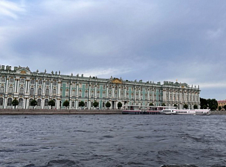 Из-за реконструкции ограничат движение на Дворцовой набережной в Петербурге