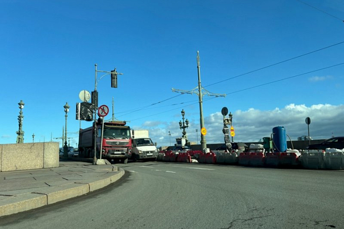 Ремонт Троицкого моста в Петербурге завершат раньше на четыре месяца