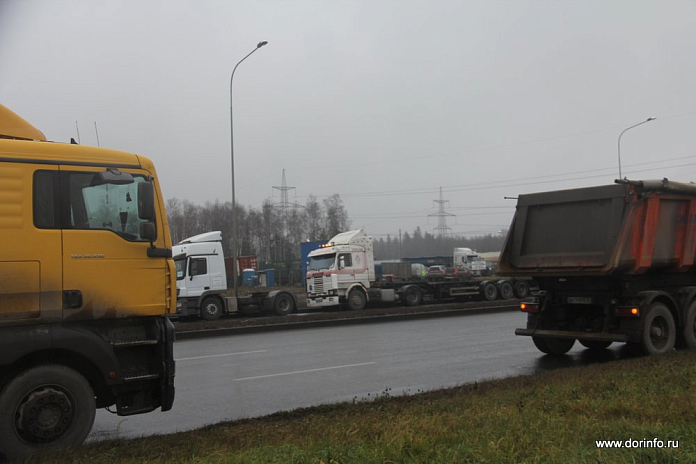 Водители фур больше тысячи раз нарушили график проезда по Коммунальному мосту в Томске