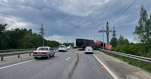 Три грузовика попали в аварию на трассе Р-119 на въезде в Липецк