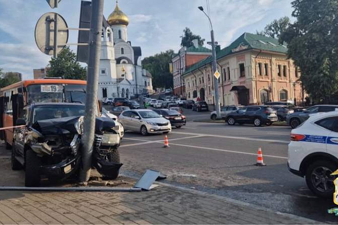 Автобус и четыре машины попали в ДТП в Нижнем Новгороде: пострадали пять человек