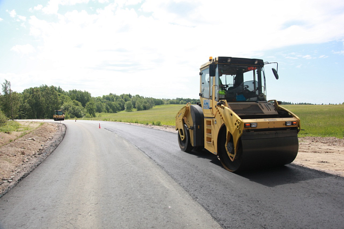 В Ленобласти отремонтируют почти 90 местных дорог на региональные средства