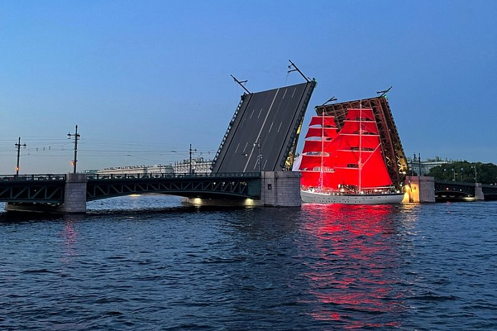 Из-за праздника «Алые паруса» в Петербурге ограничат движение транспорта