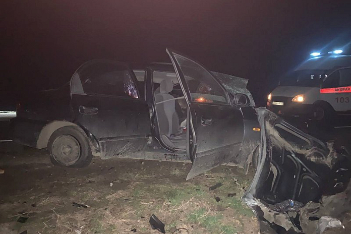 На Кубани в ночном ДТП с грузовиком погиб молодой водитель легковушки