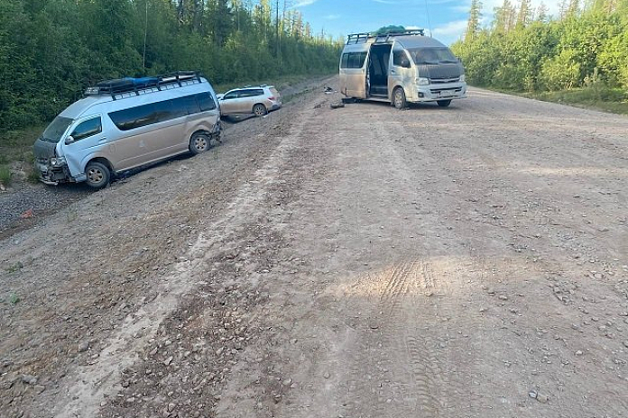 В ДТП с микроавтобусами в Иркутской области пострадали четыре человека