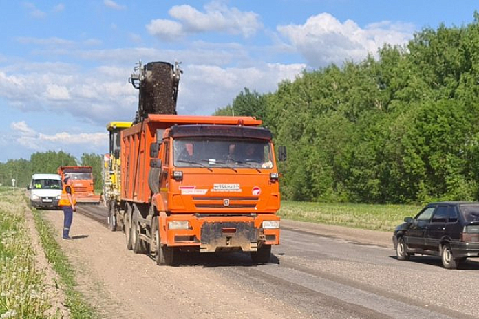 Начался ремонт подъезда к Починку в Смоленской области