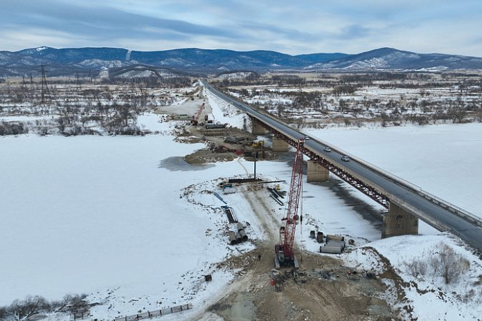 Глава Росавтодора посетил стройплощадку реконструкции моста на трассе А-370 Уссури в Хабаровском крае