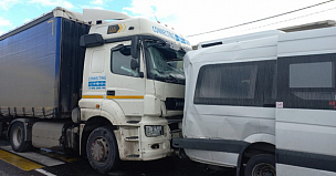 Десять человек пострадали в ДТП с микроавтобусом в Кузбассе