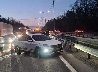 Три машины попали в аварию на трассе М-4 Дон в Воронежской области
