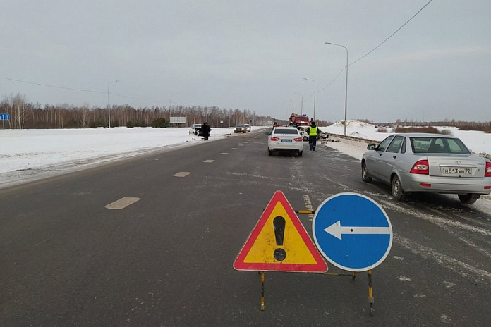 Женщина и младенец погибли в аварии на трассе Р-402 в Тюменской области