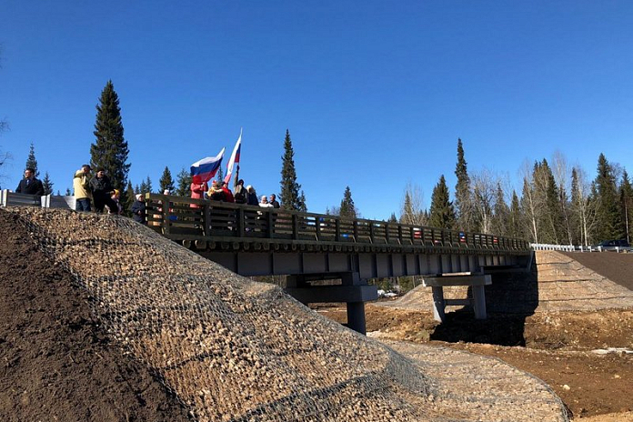 Открыли мост через реку Нельнюга в Пинежском районе Поморья