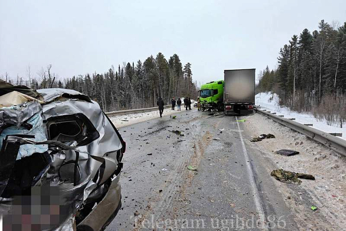 Два человека погибли в утреннем ДТП на трассе Р-404 в Югре