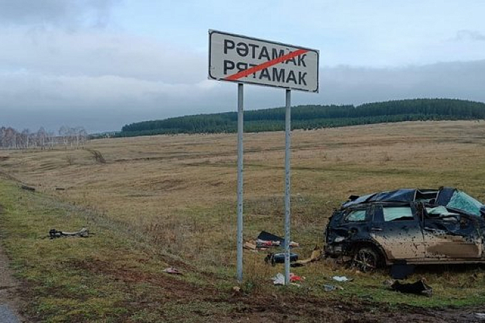 Внедорожник опрокинулся с трассы в Башкирии: водитель погиб