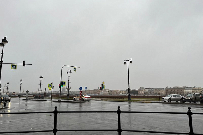 Из-за гололеда на дорогах в Петербурге объявлен «желтый» уровень погодной опасности