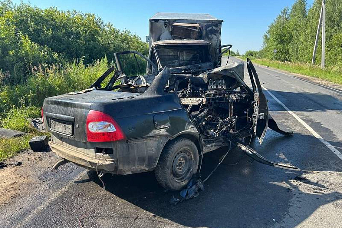 Три человека стали жертвами утреннего ДТП с возгоранием во Владимирской области
