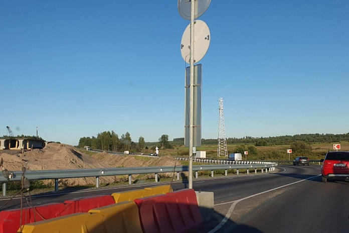 До ноября ограничат движение по путепроводу на трассе Р-21 Кола у Разметелево в Ленобласти