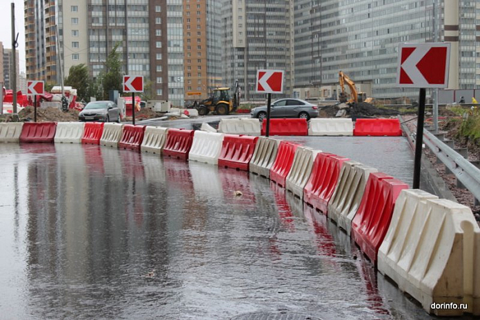 Река подтопила улицу Кутузова в Барнауле: проезд закрыт