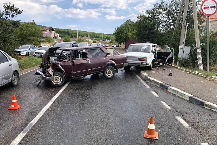 Водитель ВАЗа погиб во встречном ДТП на Кубани