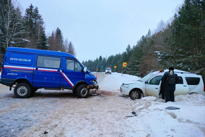 Водитель «Лады» погиб в ДТП с машиной «Почты России» в Удмуртии