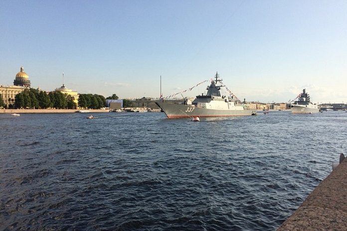 Репетиция и проведение Главного военно-морского парада в Петербурге: перекрытие дорог и мостов, бесплатный проезд по ЗСД