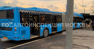 Водитель автобуса въехал в остановку на трассе М-10 Россия в Москве: пострадали 13 человек
