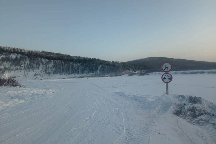 Движение по автозимнику через реку Амга в Якутии запустили 6 декабря