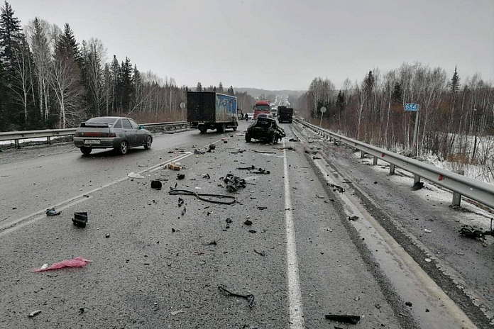 В аварии на трассе Р-255 Сибирь в Красноярском крае погибли два человека