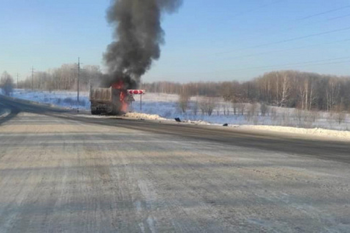 «Скорая» столкнулась с грузовиком в Томской области: четыре человека погибли