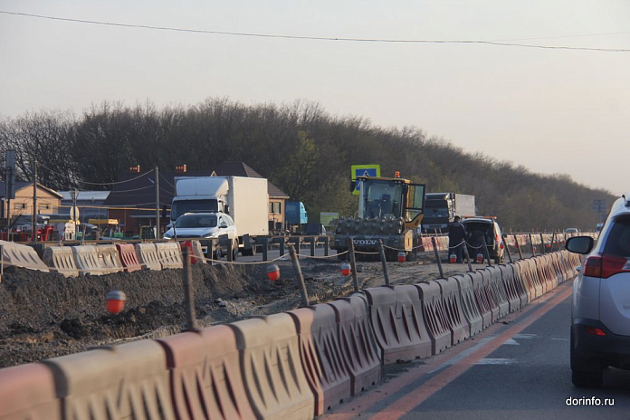 Подрядчик сокращает отставание от графика ремонта моста через реку Ошторма в Кировской области