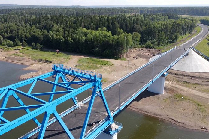 Завершена укладка асфальта на Высокогорском мосту в Красноярском крае