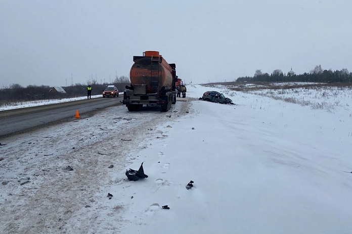 Женщина и подросток погибли в утренней аварии на трассе Р-239 в Татарстане