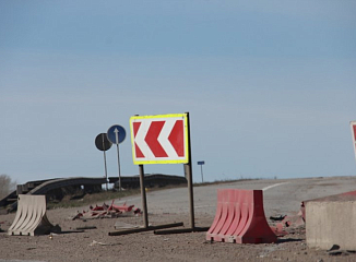 Продолжается защита трассы Р-402 от паводка в Тюменской области