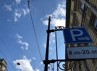 Завершается обустройство зоны платной парковки на Крестовском острове Петербурга