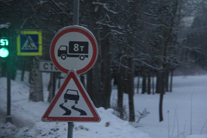 Движение грузовиков и автобусов ограничено по трассе А-322 в Алтайском крае