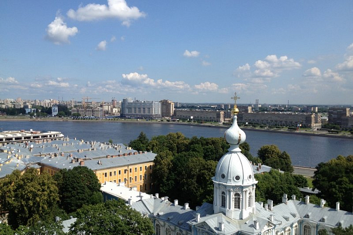 В Петербурге ремонтируют автодороги к популярным туристическим объектам