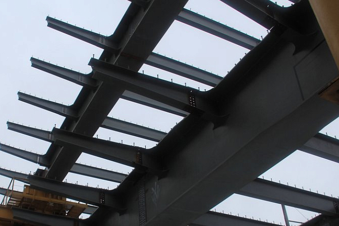 Завершен монтаж первых восьми балок Кувшиновского моста в Вологде