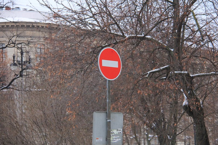 Больше года будет ограничено движение по дороге в центре Петербурга