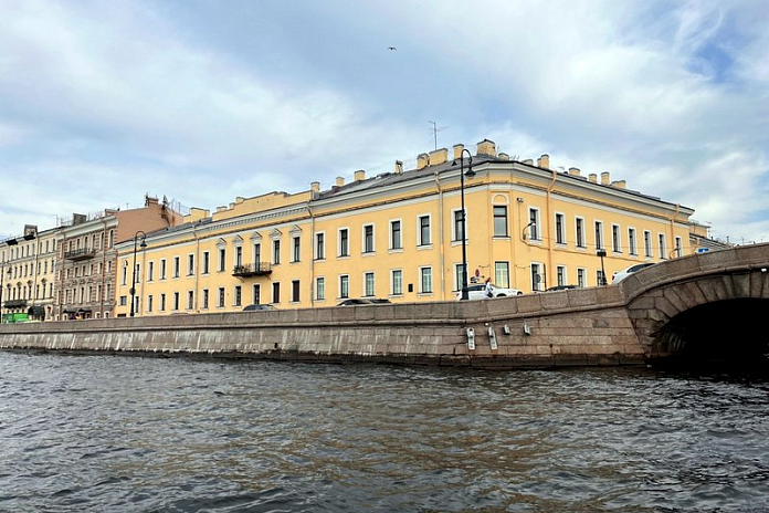 В Петербурге отремонтируют гранитные элементы сводов Прачечного моста
