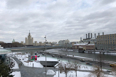 Автомобилистов Москвы просят быть аккуратными на дорогах из-за снегопада