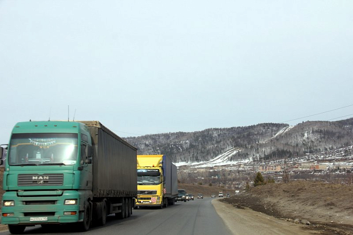 В Северной Осетии днем 28 февраля открыли для большегрузов дорогу в Грузию