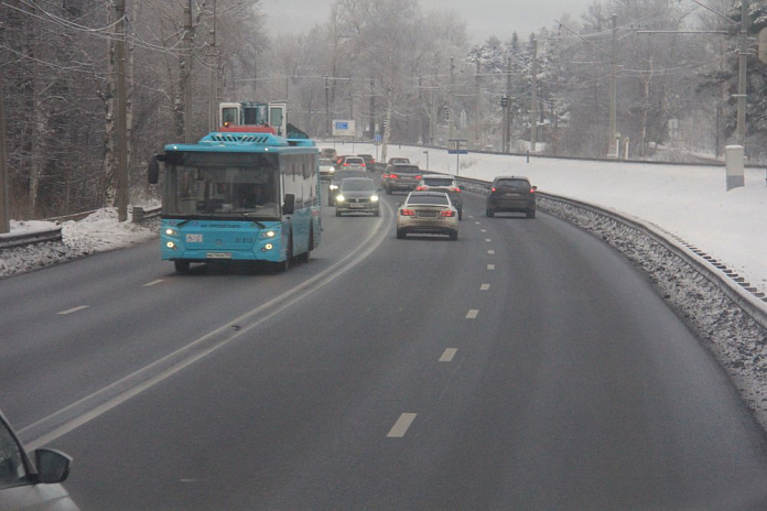 Дорожники предупреждают автомобилистов о снегопадах и усилении ветра в Ленобласти