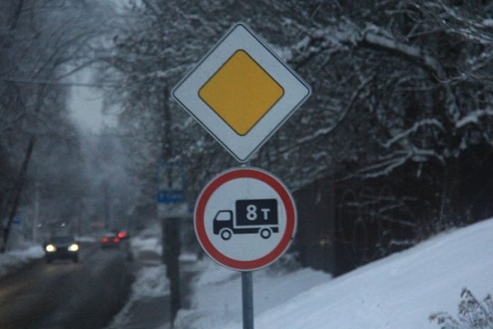 Из-за метели 9 февраля ограничат движение грузовиков и автобусов на федеральных трассах в Новосибирской области