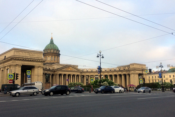 На пяти перекрестках Невского проспекта в Петербурге ограничат движение