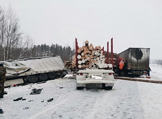 На трассе Р-243 в Кировской области в аварию попали четыре грузовика