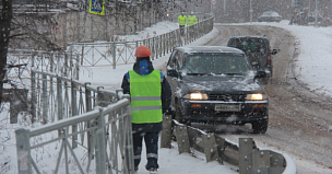 Майский снегопад в Свердловской области: водителей предупреждают о гололедице на дорогах